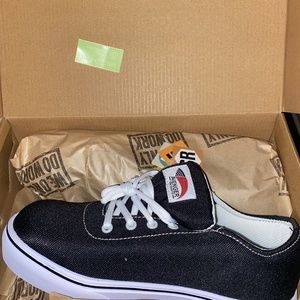 Avenger composite toed shoes